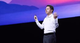 百度沈抖：應(yīng)用即系統(tǒng)，百度智能云系統(tǒng)級智能基礎(chǔ)設(shè)施，助力企業(yè)大模型高效落地